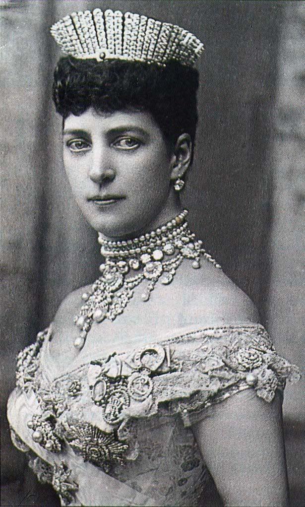 Queen Alexandra wearing her kokoshnik tiara.