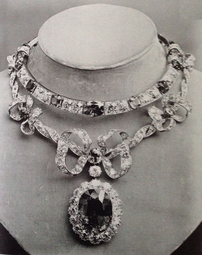 Boucheron's 1877 design for the Mackay sapphire and diamond necklace.